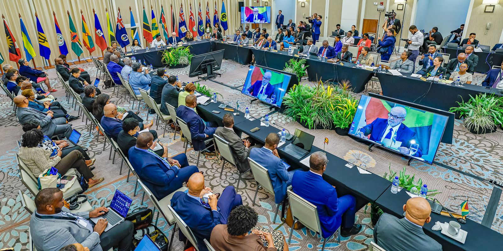 Na Guiana, Lula promete ampliar parceria com países do Caribe